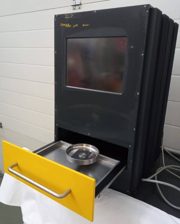 Bruins OmegAnalyzer F NIR Spectrometer