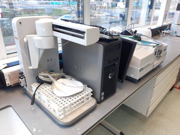 Varian Cary 300 Bio Uv-Vis Spectrophotometer met Sample Preparation System SPS 3