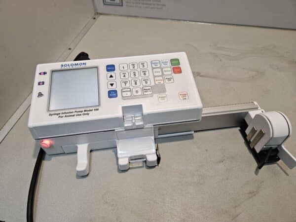 Solomon Scientific Model 100 Infuuspomp voor Spuiten