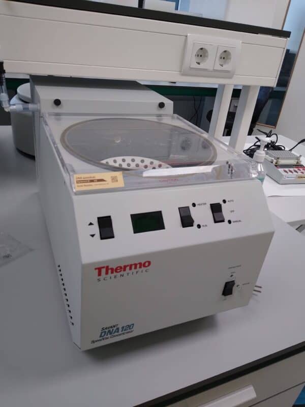 Thermo Savant DNA 120 SpeedVac Concentrator