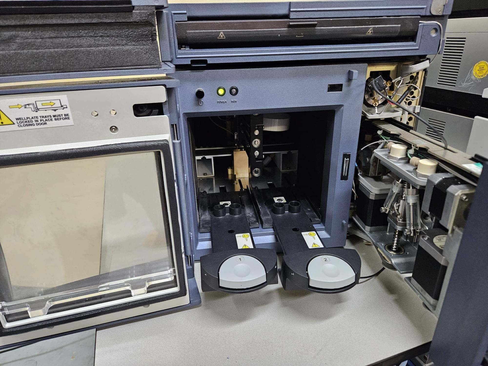 Waters Acquity Gekoelde Monstermanager met Kolomoven LabMakelaar Benelux