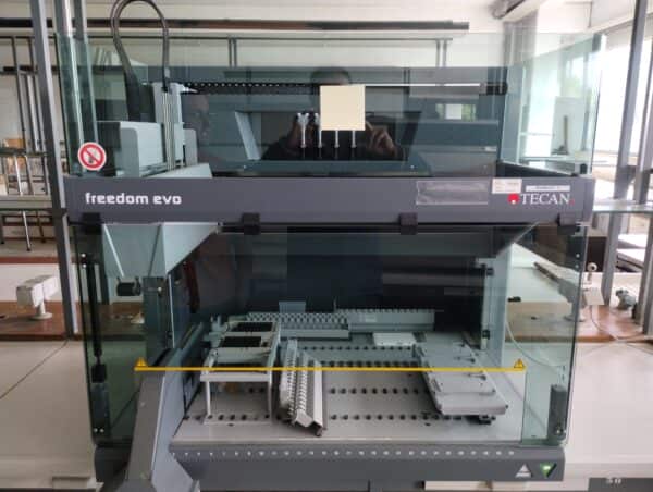 Tecan Freedom Evo-2 100 Vloeistofbehandelingsapparaat