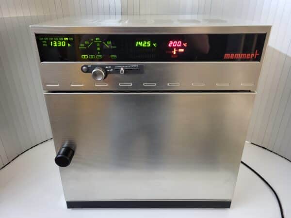 Memmert UNE 200 Oven