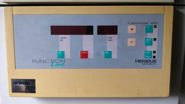 Heraeus Labofuge 400 Centrifuge