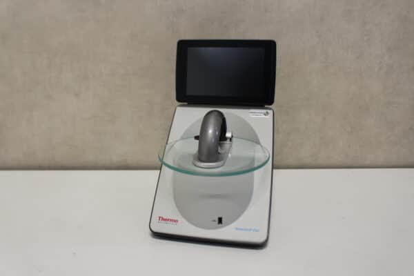 Thermo NanoDrop One Microvolume UV-Vis Spectrofotometer