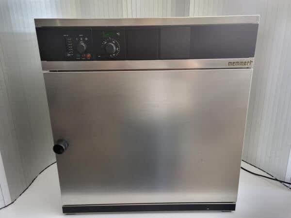Memmert UM500 Oven
