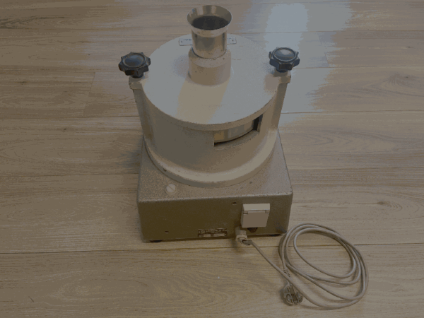 Retsch ZM1 ultracentrifugaalmolen, voorzien van een titanium rotor met 12 tanden