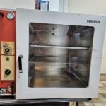 Heraeus VT5050 EK met Vacuubrand RZ2 Vacuumpomp