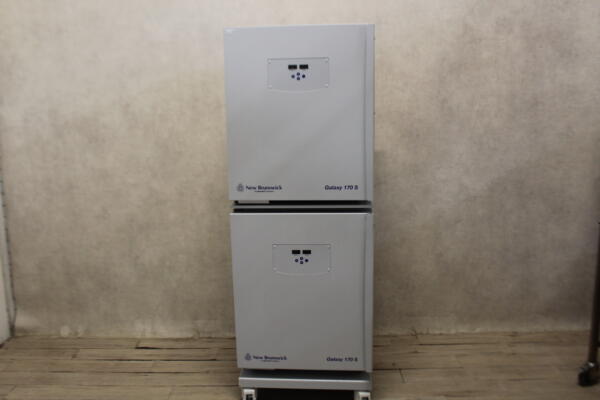 Dubbele New Brunswick Galaxy 170S CO₂ Broedstoof