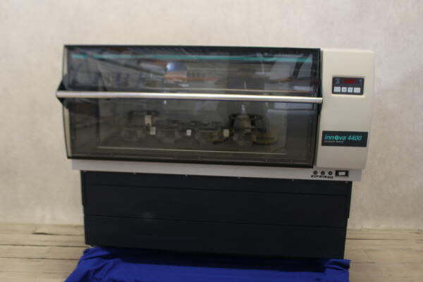 New Brunswick Innova 4400 Schudbroedstoof