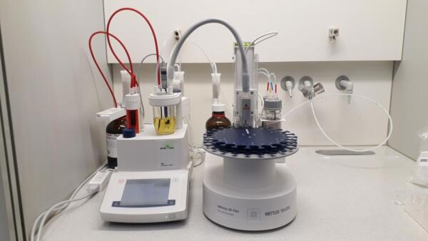 Mettler Titrator Compact V30S +  InMotion KF Flex Oven Autosampler (10mL) (C041235743)
