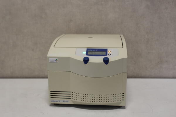 Sigma 2-5 Centrifuge
