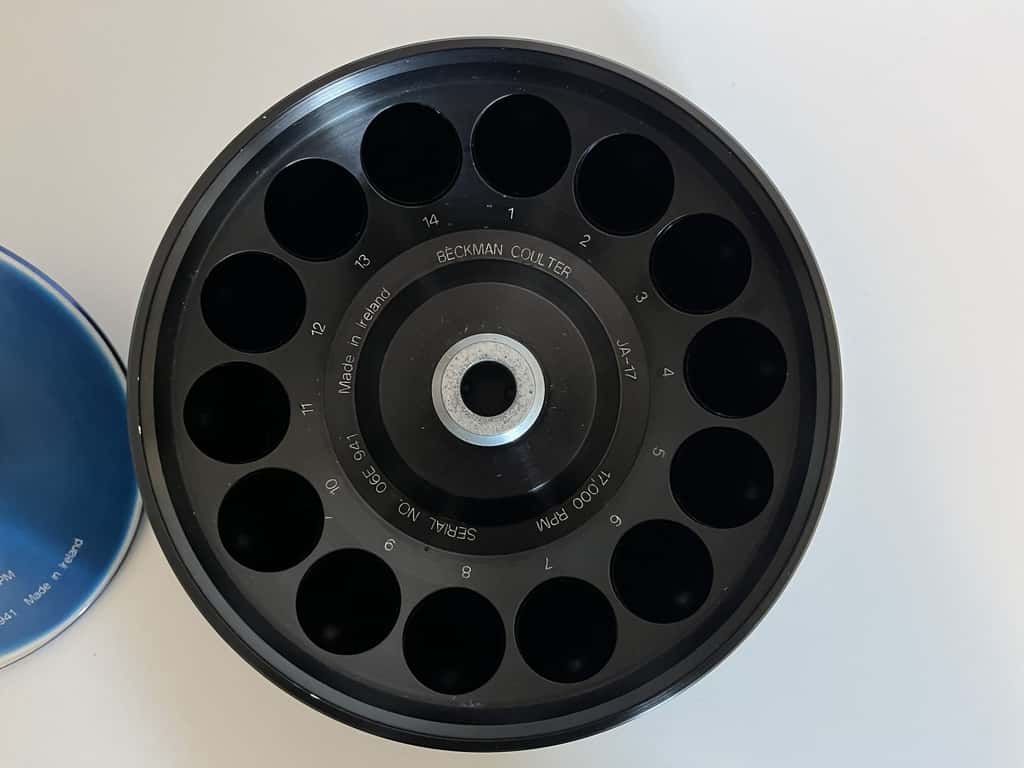 Beckman Coulter JA-17 fixed angle centrifuge rotor (3)