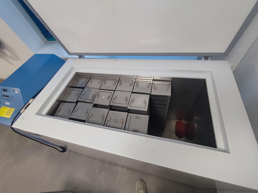 ULT vrieskist inclusief veel opbergrekken (3)