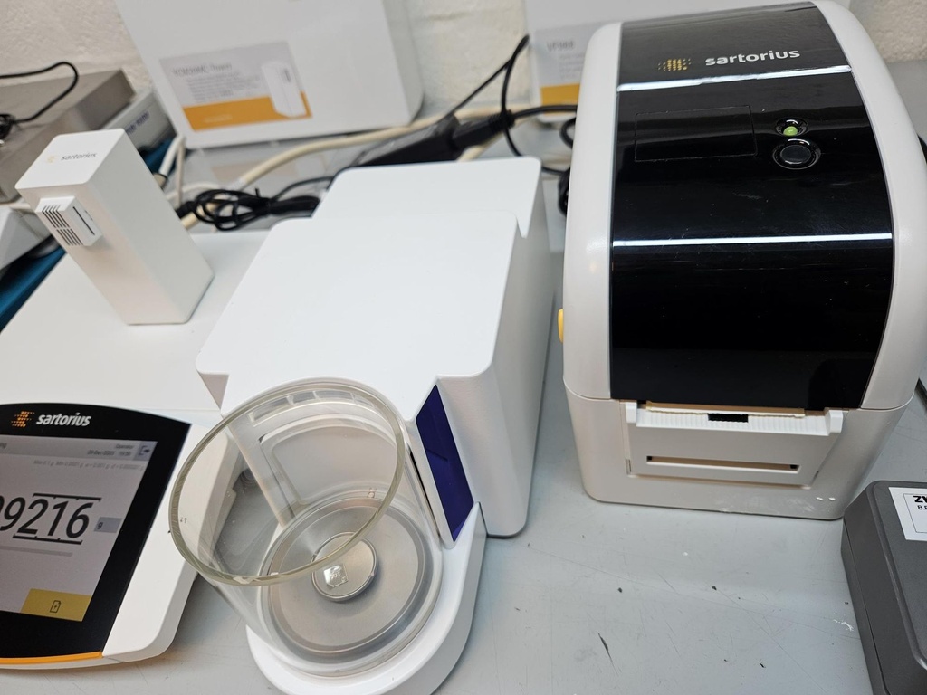 Sartorius mca6.6s-2ceu-M microbalans met YDP30 premium GLP printer, VF988 pipet calibration kit en YMC20MC toren en climate module (2)