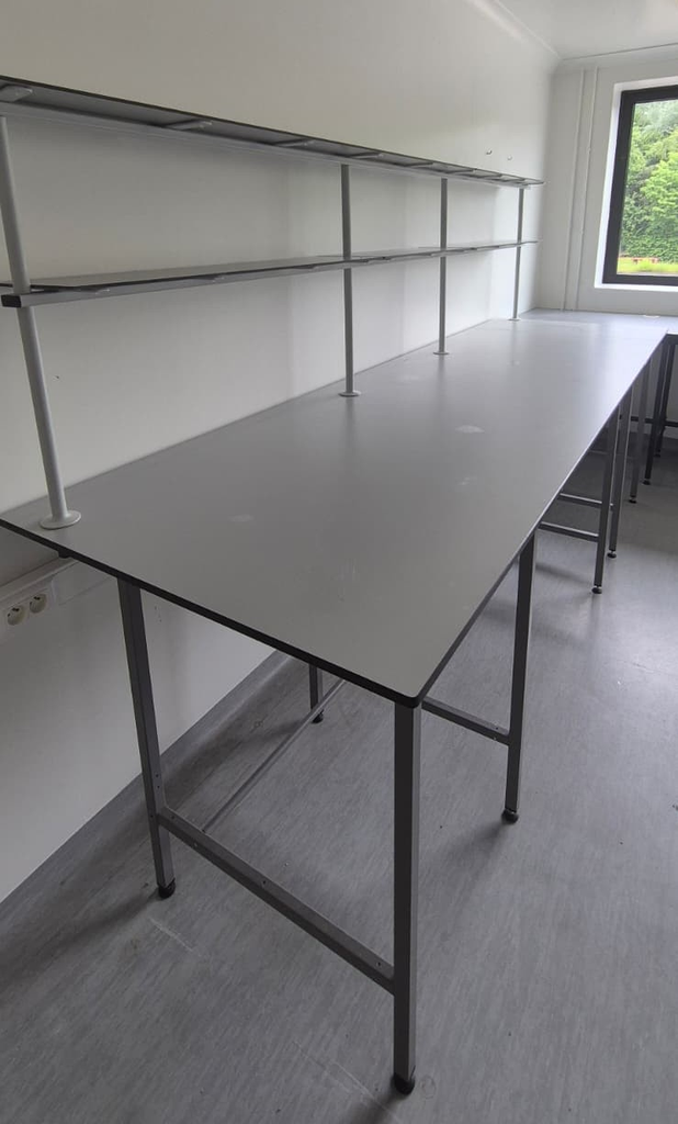 52785-EXT-29692-Laboratoriumwerkbank-met-bovenrek-voor-reagentia-1-1