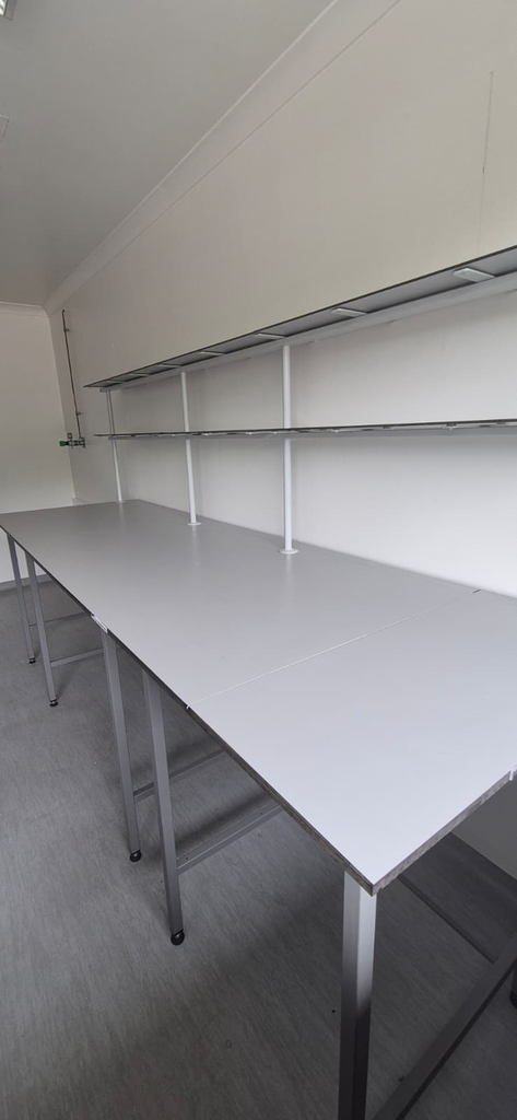 52785-EXT-29692-Laboratoriumwerkbank-met-bovenrek-voor-reagentia-1-2