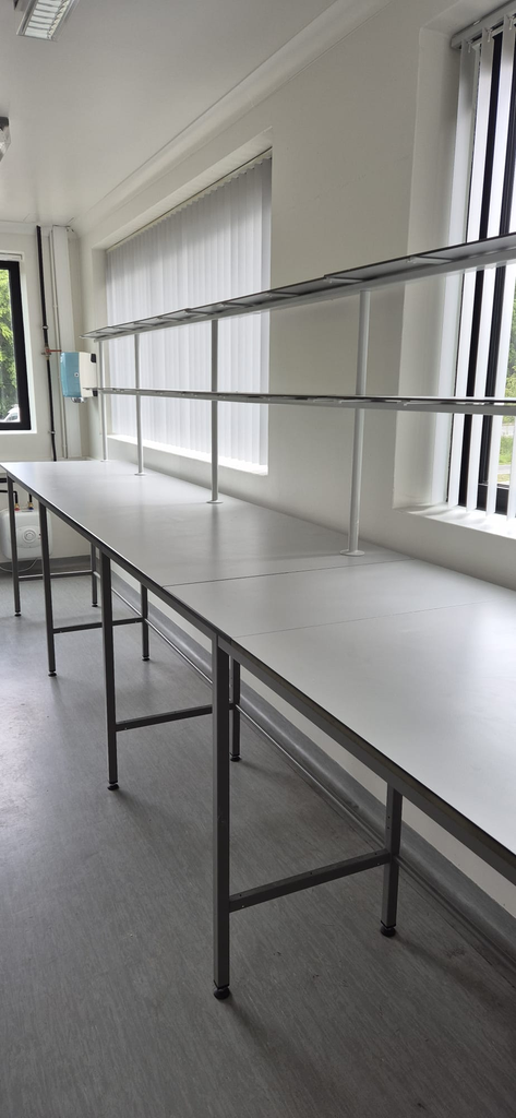 52786-EXT-29693-Laboratoriumwerkbank-met-bovenrek-voor-reagentia-