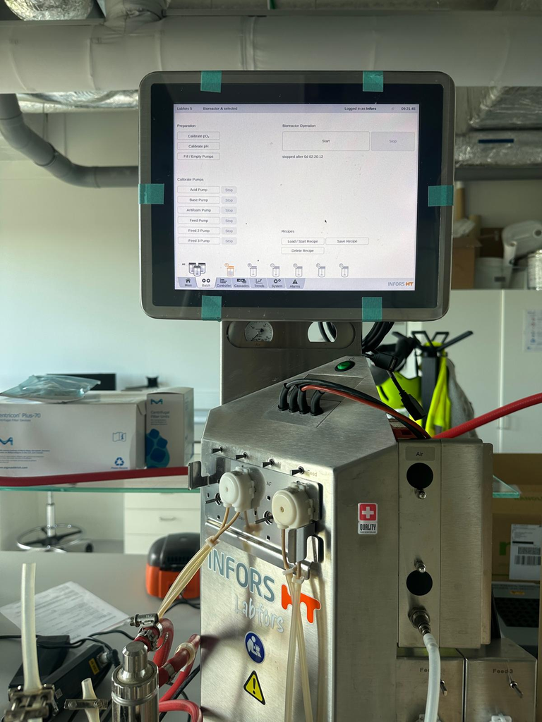 52789-EXT-29696-INFORS-HT-Labfors-5-microbiologisch-bioreactorsysteem-voor-op-de-werkbank-met-pH-DO-4