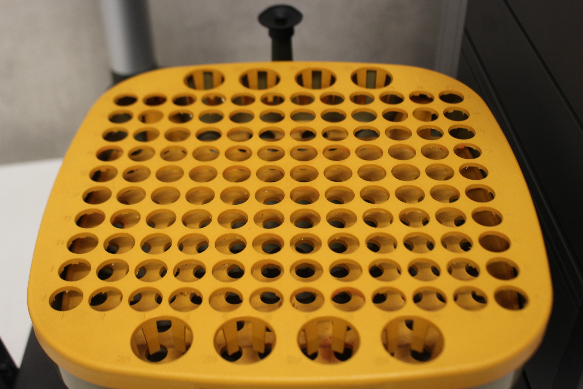 52182-LM-29089-Amersham-Bioscience-kta-purifier-Systeem-3