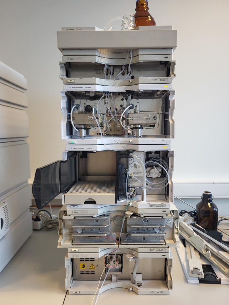52967-EXT-29874-Agilent-1100-HPLC-systeem-1