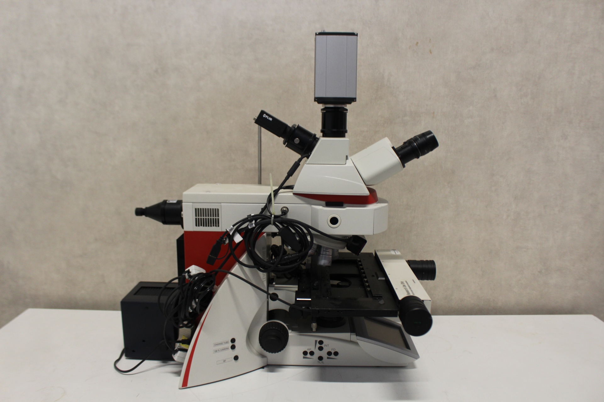 52180-LM-29087-Leica-Aperio-Versa-8-Geautomatiseerde-Trinoculaire-Fluorescentie-Microscoop-1