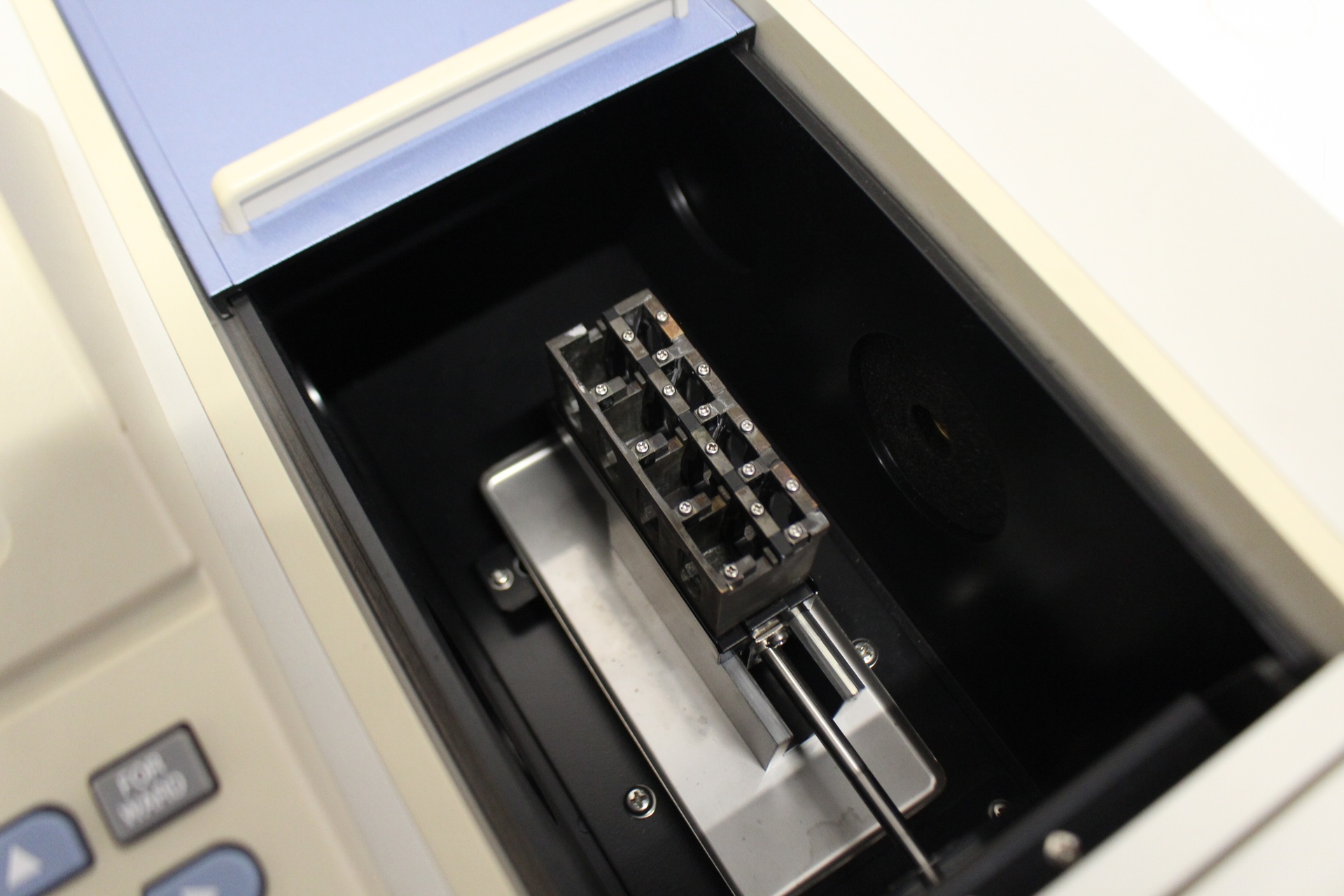 52600-LM-29507-Hitachi-U-1900-UV-Vis-Spectrofotometer-2