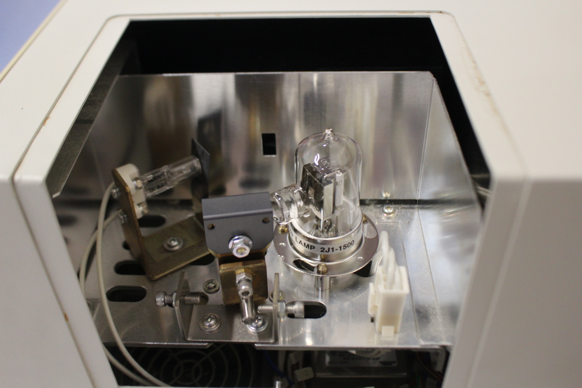 52600-LM-29507-Hitachi-U-1900-UV-Vis-Spectrofotometer