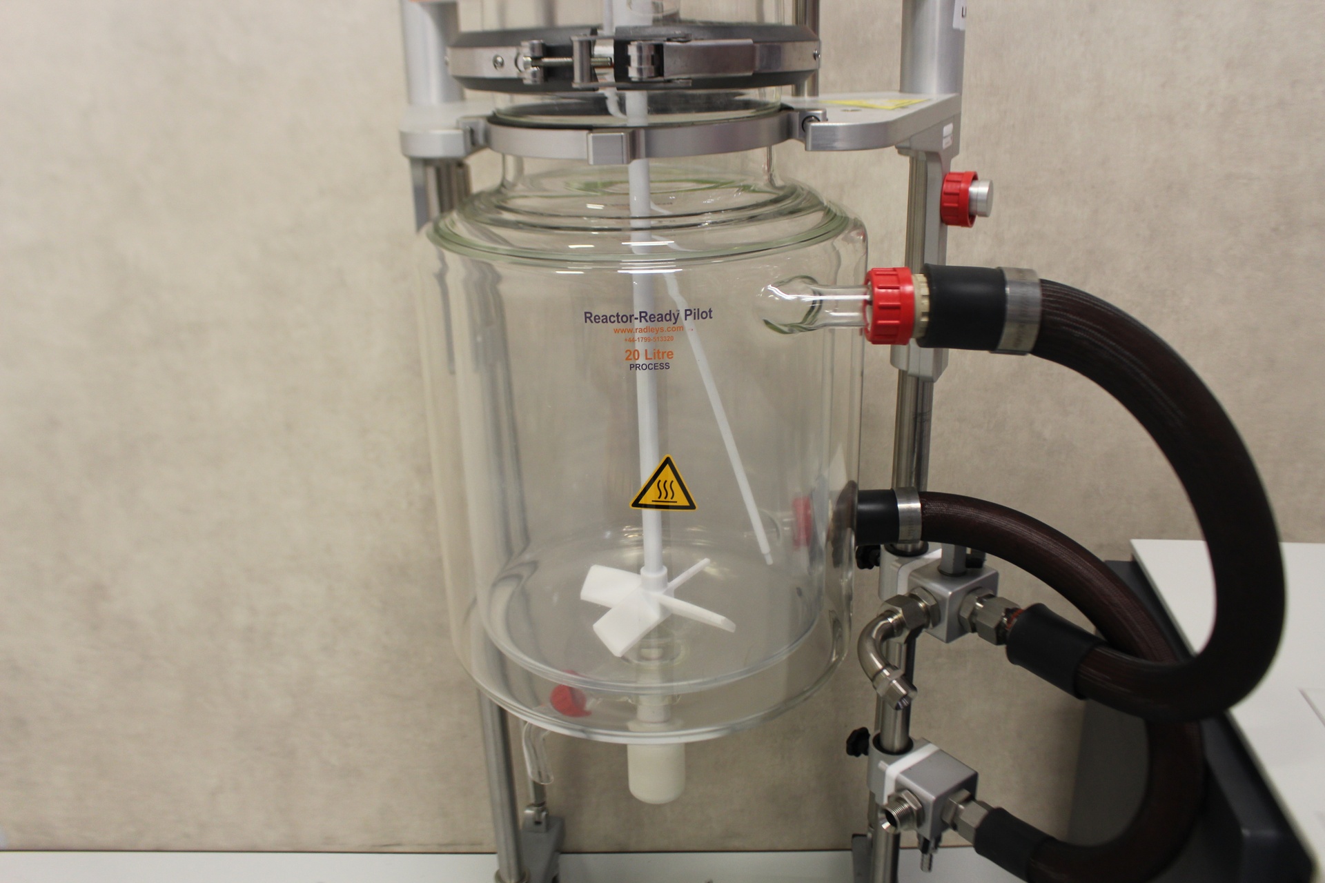 52884-LM-29791-Radleys-20L-Reactor-Ready-Pilot-Lab-Reactor-met-Julabo-Presto-A40-Procesthermostaat-5