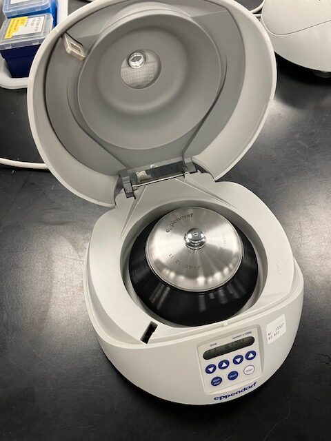53027-EXT-29934-Eppendorf-Mini-Spin-Plus-Centrifuge-2