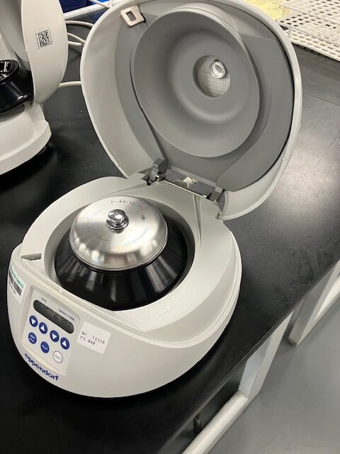 53028-EXT-29935-Eppendorf-Mini-Spin-Plus-Centrifuge-2